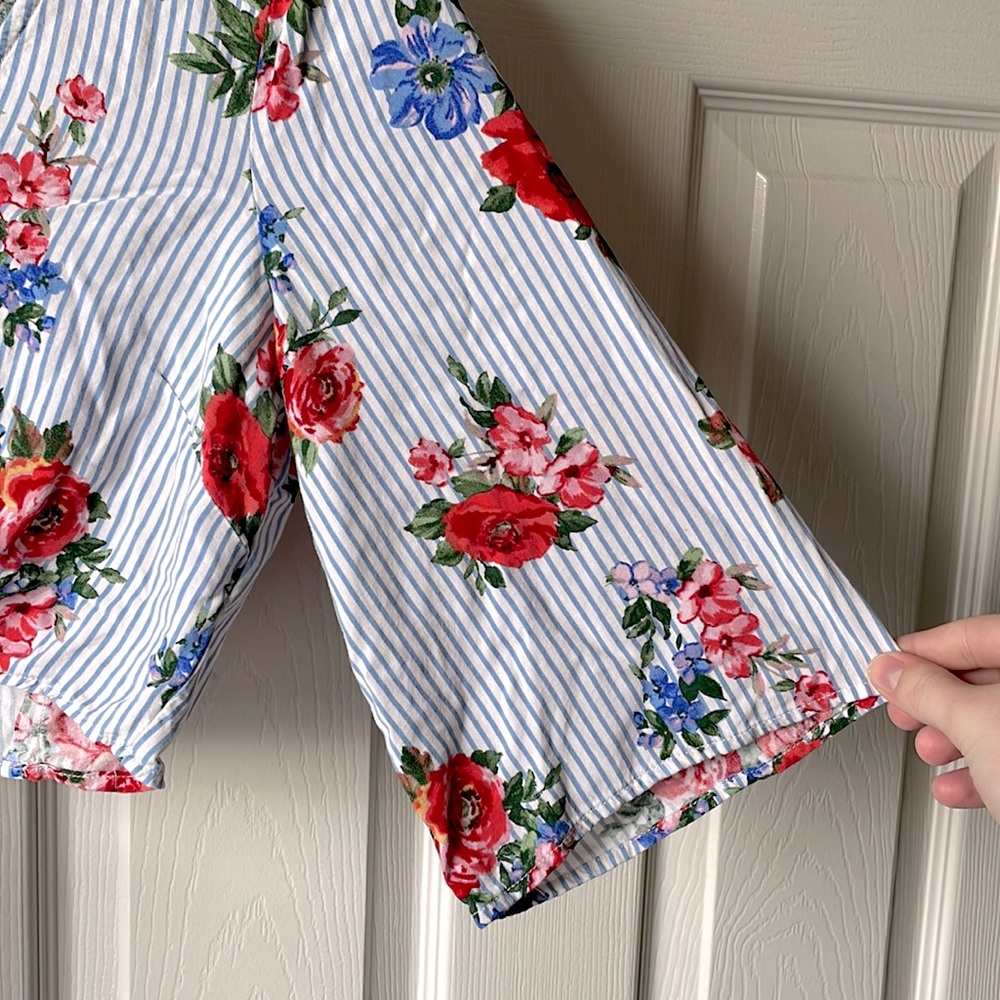 2/$12 Forever 21 Contemporary NWOT Striped Floral Crop Top - Blue / Red - Picture 2 of 4